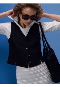 Sinsay - Kamizelka z domieszką wiskozy i lnu - czarny. Kolor: czarny. Materiał: wiskoza, len #1