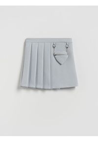 Reserved - Plisowana spódnica z saszetką - jasnoszary. Kolor: szary. Materiał: tkanina. Wzór: gładki. Typ sukienki: w kształcie A #1