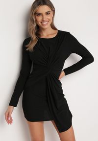 Born2be - Czarna Asymetryczna Sukienka z Ozdobnym Supełkiem i Drapowaniem Acantha. Kolor: czarny. Typ sukienki: asymetryczne. Styl: wizytowy #1