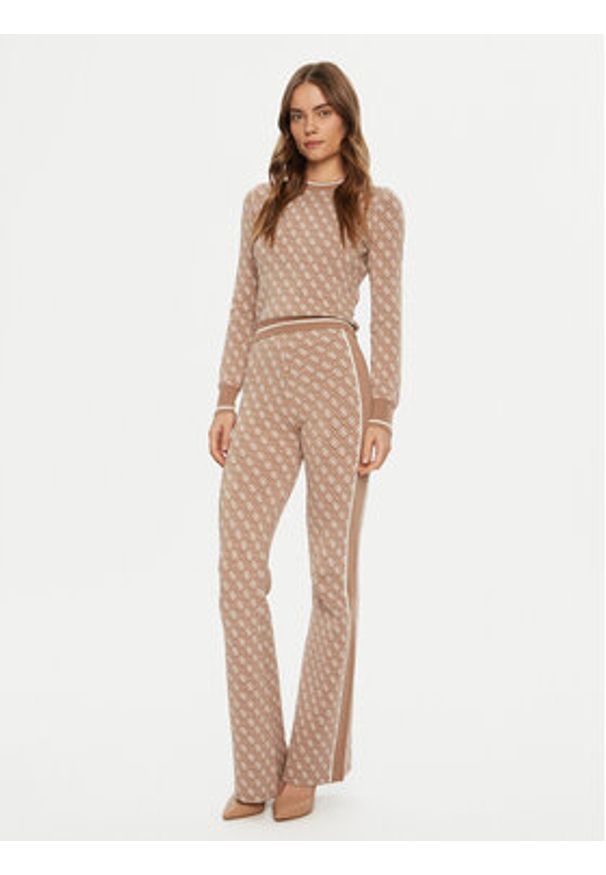 Guess Spodnie materiałowe W3YB38 Z37K0 Beżowy Regular Fit. Kolor: beżowy. Materiał: wiskoza