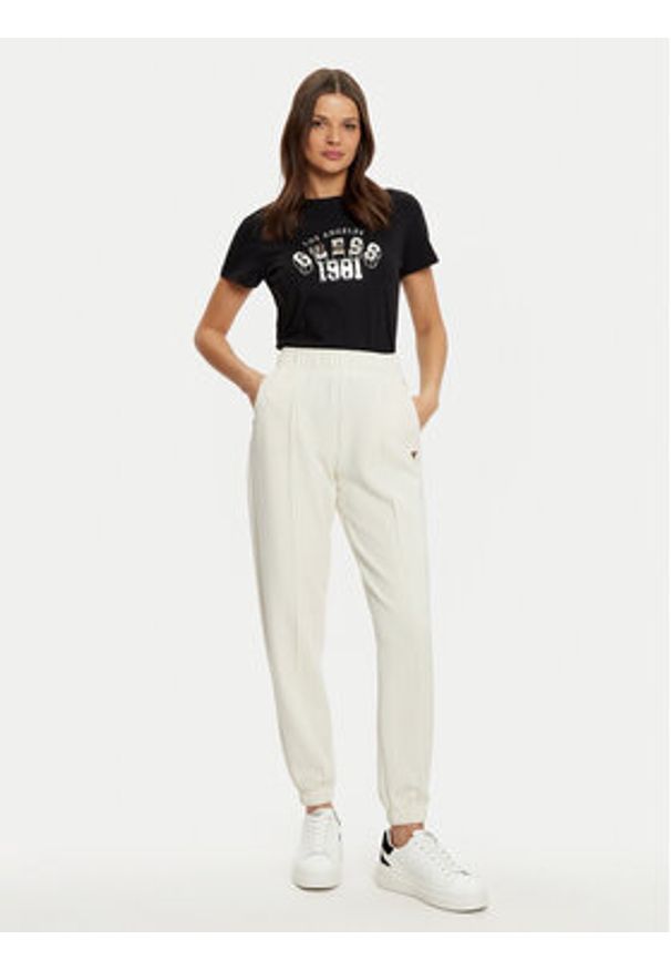 Guess Spodnie dresowe V5RB11 KCAY2 Écru Regular Fit. Materiał: syntetyk