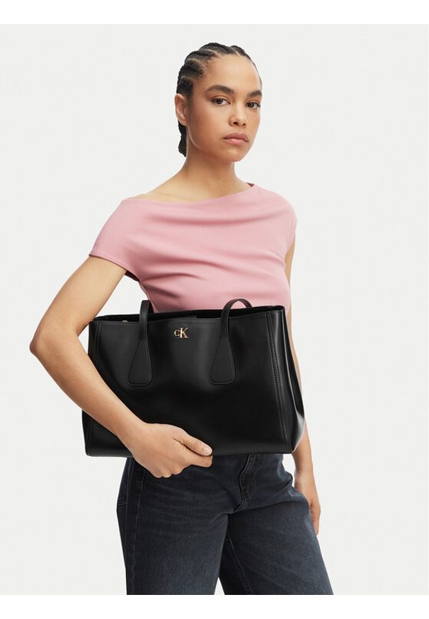 Calvin Klein Torebka Ck Medium Work Tote LV04F3442G Czarny. Kolor: czarny. Materiał: skórzane