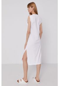Calvin Klein Jeans Sukienka kolor biały midi prosta. Okazja: na co dzień. Kolor: biały. Materiał: bawełna. Wzór: nadruk. Typ sukienki: proste. Styl: casual. Długość: midi #3