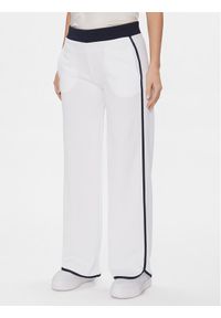 Guess Spodnie dresowe V4GB02 KBFB2 Biały Regular Fit. Kolor: biały. Materiał: syntetyk #1