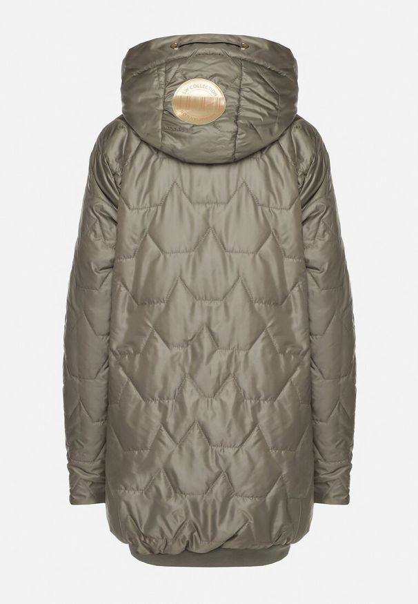 Born2be - Ciemnozielona Kurtka Pikowana o Pudełkowym Kroju z Kapturem Teladira. Okazja: na co dzień. Typ kołnierza: kaptur. Kolor: zielony. Styl: elegancki, klasyczny, casual