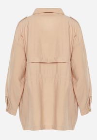 Born2be - Ciemnobeżowa Kurtka Parka z Bawełną Ściągana w Pasie Troczkiem Zapinana na Napy Velethra. Okazja: na co dzień. Kolor: beżowy. Materiał: bawełna. Styl: casual #5