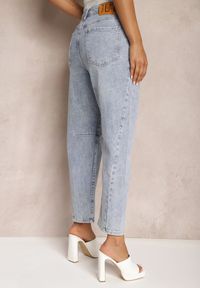 Renee - Jasnoniebieskie Jeansy z Bawełny Boyfriend Ozdobnie Przetarte Ivettesa. Okazja: na co dzień. Kolor: niebieski. Styl: casual #5