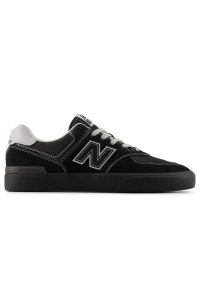 Buty męskie New Balance Numeric NM574VBB – czarne. Kolor: czarny. Materiał: zamsz, dresówka. Szerokość cholewki: normalna. Model: New Balance 574. Sport: skateboard