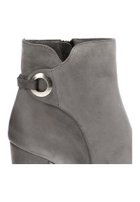 CheBello - Szare Botki Chebello Eleganckie Damskie Buty Na Słupku. Okazja: na spacer. Zapięcie: klamry. Kolor: szary. Materiał: nubuk. Szerokość cholewki: normalna. Obcas: na słupku. Styl: elegancki #3