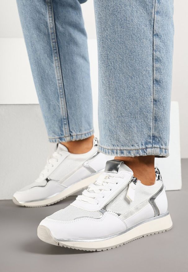 Born2be - Białe Sneakersy z Metalicznymi Wstawkami i Ozdobnym Suwakiem Alanatia. Okazja: na co dzień. Kolor: biały. Materiał: jeans