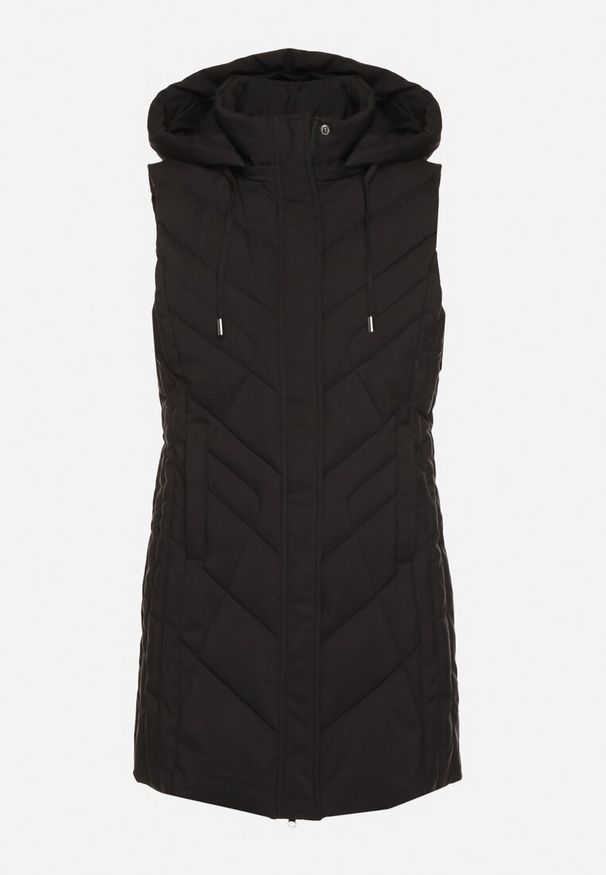 Born2be - Czarna Taliowana Kamizelka z Pikowanymi Przeszyciami i Kapturem Tuloria. Okazja: na spacer. Kolor: czarny. Materiał: jeans