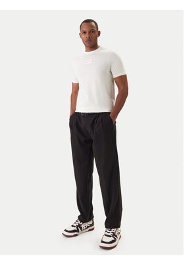 Armani Exchange T-Shirt XM002471 AF10356 U1074 Écru Slim Fit. Materiał: bawełna