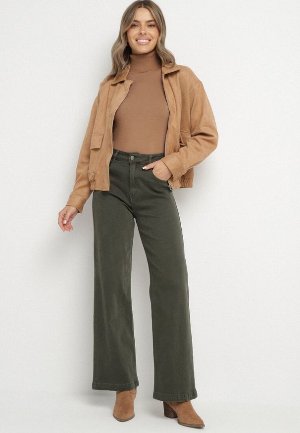 Born2be - Ciemnozielone Bawełniane Jeansy o Szerokim Kroju Violine. Okazja: na spacer. Stan: podwyższony. Kolor: zielony. Styl: elegancki, klasyczny