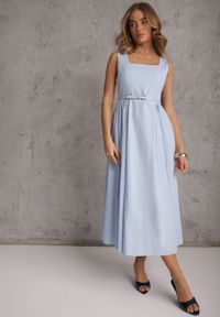 Renee - Niebieska Bawełniano-Wiskozowa Sukienka na Szerokich Ramiączkach z Wąskim Paskiem Alcassa. Typ kołnierza: dekolt kwadratowy. Kolor: niebieski. Materiał: wiskoza, bawełna. Długość rękawa: na ramiączkach. Typ sukienki: rozkloszowane, proste. Styl: elegancki #2