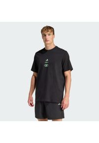 Adidas - Koszulka Lesmills Tour Graphic. Kolor: czarny. Sport: fitness #1