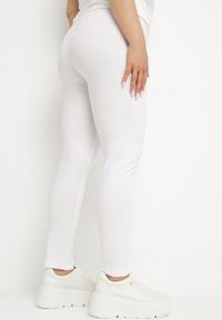 Born2be - Białe Bawełniane Legginsy z Gumką w Pasie Mevora. Okazja: na co dzień. Kolekcja: plus size. Kolor: biały. Materiał: bawełna. Styl: klasyczny, casual #3