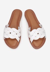 Renee - Białe Klapki Phalinome. Nosek buta: otwarty. Kolor: biały. Wzór: paski. Obcas: na obcasie. Styl: klasyczny. Wysokość obcasa: niski #2