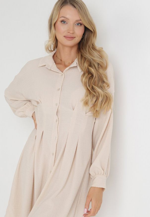 Born2be - Beżowa Taliowana Sukienka Koszulowa Mini Arukini. Kolor: beżowy. Typ sukienki: koszulowe. Długość: mini