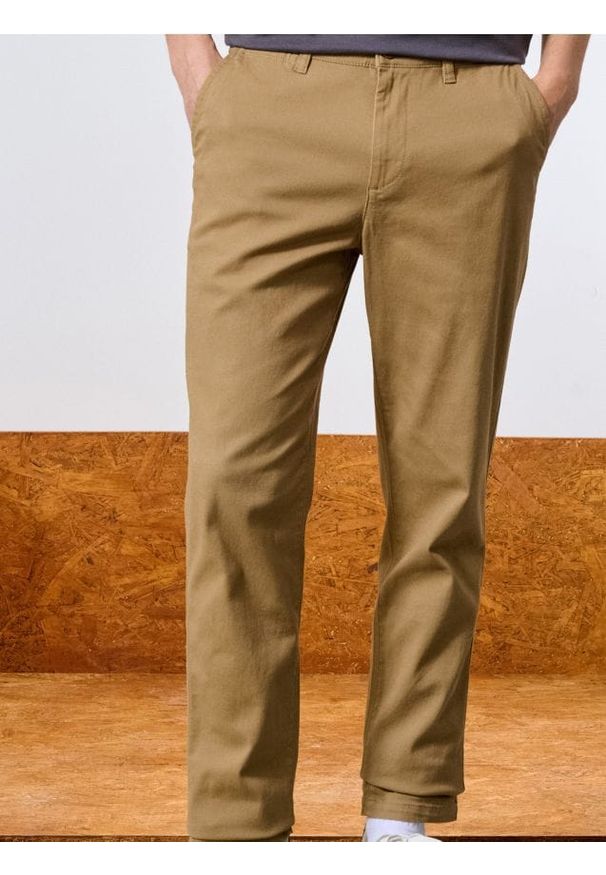 Sinsay - Spodnie chino slim - beżowy. Kolor: beżowy
