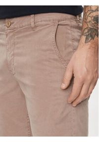 Guess Szorty materiałowe Angels M4GD13 WG3OA Brązowy Chino Fit. Kolor: brązowy. Materiał: bawełna