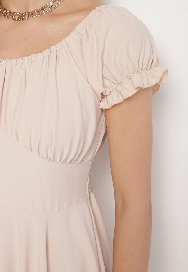 Born2be - Beżowa Sukienka z Bawełną Typu Hiszpanka z Ozdobnymi Bufkami Lunaleia. Okazja: na co dzień. Typ kołnierza: dekolt hiszpanka. Kolor: beżowy. Materiał: bawełna. Styl: klasyczny, casual, elegancki