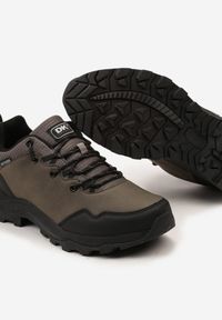 Born2be - Ciemnobeżowe Buty Trekkingowe Glacila. Okazja: na co dzień. Nosek buta: okrągły. Kolor: beżowy. Materiał: materiał, syntetyk, nubuk, guma. Szerokość cholewki: normalna. Sport: turystyka piesza #3