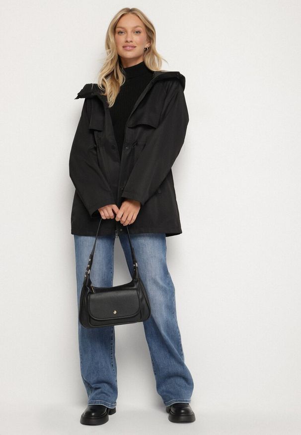 Born2be - Czarna Klasyczna Kurtka Parka z Kapturem i Ściągaczem w Pasie Cinelle. Okazja: na co dzień. Typ kołnierza: kaptur. Kolor: czarny. Materiał: jeans, skóra. Styl: klasyczny