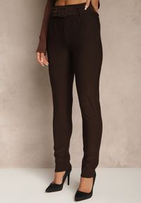 Renee - Brązowe Spodnie Ozdobione Paskiem z Klamrą Falarise. Okazja: na co dzień. Kolor: brązowy. Wzór: aplikacja. Styl: klasyczny, casual, elegancki #5