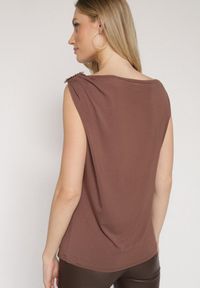 Born2be - Brązowy Wiskozowy Top z Marszczonym Dekoltem z Aplikacją w Kształcie Słońca Reivena. Okazja: na spotkanie biznesowe, do pracy, na co dzień. Kolor: brązowy. Materiał: wiskoza. Wzór: aplikacja. Styl: elegancki, casual, klasyczny, biznesowy #2