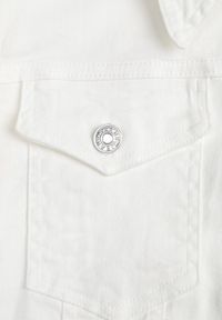 Renee - Biała Jeansowa Kurtka z Bawełny z Guzikami i Kieszeniami Ainztia. Okazja: na co dzień. Kolor: biały. Materiał: bawełna, jeans. Długość rękawa: długi rękaw. Długość: długie. Wzór: kwiaty. Styl: casual, klasyczny #5