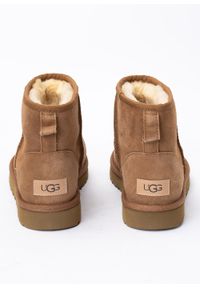 Ugg - Buty zimowe damskie UGG W Classic Mini II (1016222-CHE). Okazja: na co dzień, na spacer. Kolor: brązowy. Materiał: wełna, jeans, materiał, zamsz. Szerokość cholewki: normalna. Sezon: zima. Styl: casual, klasyczny, elegancki #5