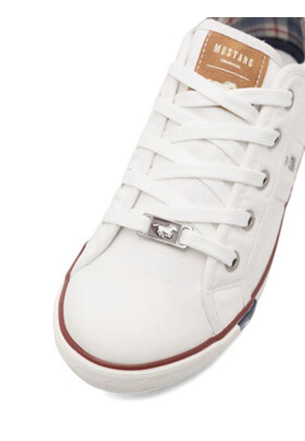 Mustang Trampki 1099-310 Biały. Kolor: biały. Materiał: materiał