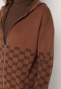 Born2be - Brązowy Kardigan na Suwak z Kapturem i Geometrycznym Motywem Lunetusa. Okazja: na co dzień. Typ kołnierza: kaptur. Kolor: brązowy. Materiał: jeans. Wzór: geometria. Styl: casual, elegancki #5