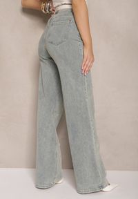 Renee - Jasnoniebieskie Jeansy High Waist o Szerokim Kroju z Cyrkoniami i Koralikami Heltewi. Okazja: na co dzień. Stan: podwyższony. Kolor: niebieski. Wzór: aplikacja. Styl: casual, elegancki