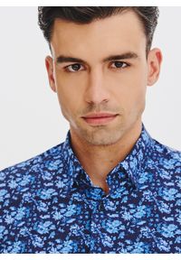 Pako Lorente - PAKO LORENTE – Granatowa dzianinowa koszula w kwiaty. Kolor: niebieski. Materiał: dzianina. Długość rękawa: długi rękaw. Długość: długie. Wzór: kwiaty #7