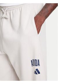 Adidas - adidas Spodnie dresowe Collegiate JM9177 Beżowy Regular Fit. Kolor: beżowy. Materiał: syntetyk, bawełna #2