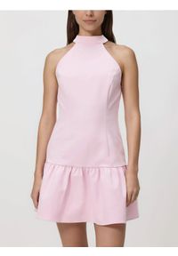 Reserved - Sukienka mini z dekoltem halter - różowy. Typ kołnierza: dekolt halter. Kolor: różowy. Materiał: bawełna, tkanina. Typ sukienki: proste. Długość: mini #1