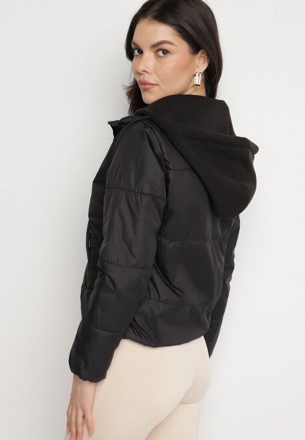 Born2be - Czarna Kurtka Pikowana z Materiałowym Kapturem Odpinanym Jasilea. Okazja: na co dzień. Kolor: czarny. Materiał: materiał. Styl: casual