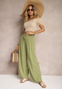 Renee - Jasnozielone Spodnie z Bawełny Typu Palazzo High Waist z Gumką w Talii Nelsaria. Stan: podwyższony. Kolor: zielony. Materiał: bawełna. Sezon: lato