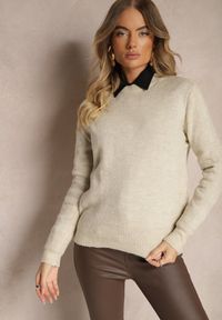 Renee - Beżowy Klasyczny Sweter Porttina. Okazja: na co dzień, na spotkanie biznesowe. Kolor: beżowy. Materiał: jeans. Długość rękawa: długi rękaw. Długość: długie. Styl: klasyczny #5
