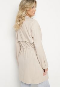 Born2be - Beżowa Kurtka Parka z Klasycznym Kołnierzem Ściągana w Pasie Troczkiem Revapia. Okazja: na spacer, do pracy, na randkę. Kolor: beżowy. Styl: klasyczny #4
