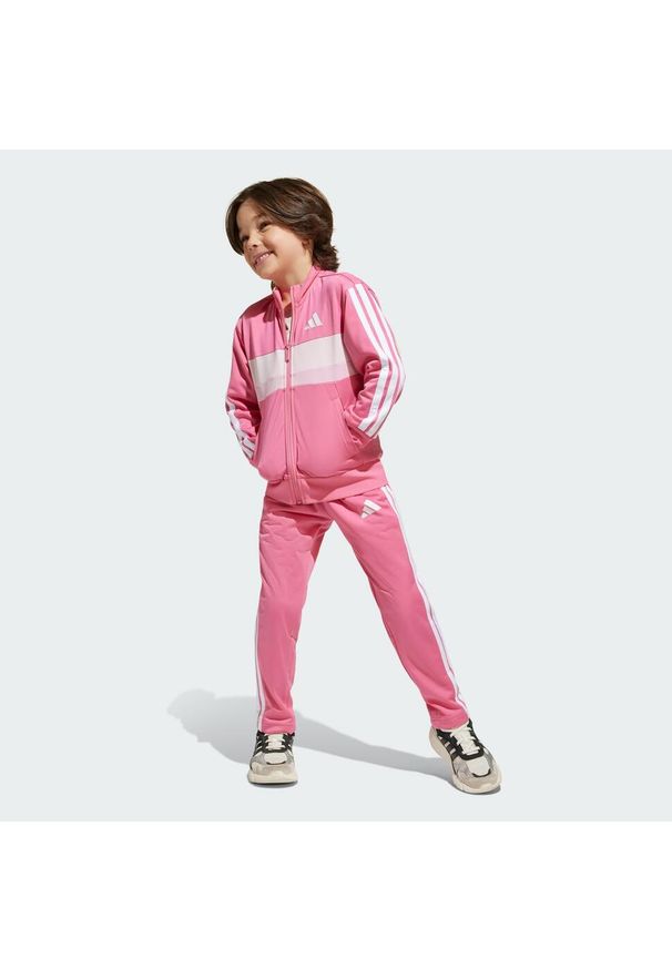 Adidas - Dres Seasonal Essentials Tiberio 3-Stripes Tricot Kids. Okazja: na uczelnię. Kolor: różowy, biały, wielokolorowy. Materiał: dresówka. Styl: sportowy