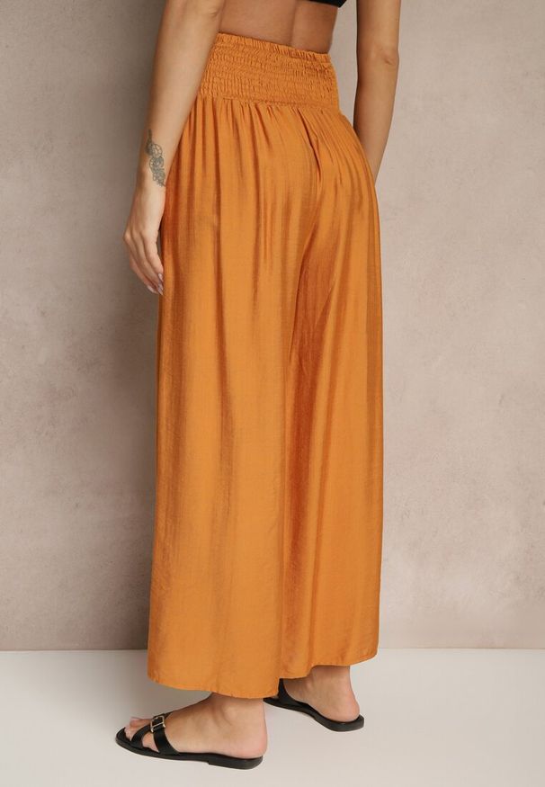Renee - Pomarańczowe Spodnie z Wiskozą o Szerokim Kroju High Waist Orrana. Okazja: na co dzień. Stan: podwyższony. Kolor: pomarańczowy. Materiał: wiskoza. Styl: casual, elegancki