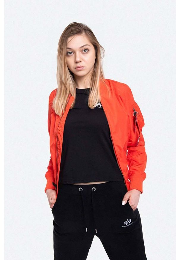 Alpha Industries kurtka bomber damski kolor czerwony przejściowa 141041.577-CZERWONY. Okazja: na co dzień. Kolor: czerwony. Styl: casual