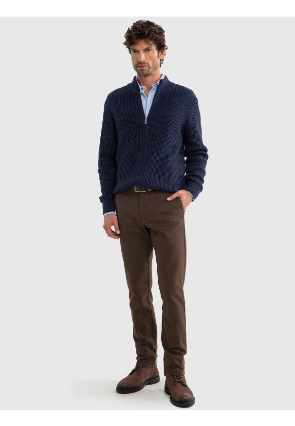 Big-Star - Sweter męski ze stójką granatowy Karlison 403. Okazja: do pracy. Typ kołnierza: kołnierzyk stójkowy. Kolor: niebieski. Wzór: ze splotem. Styl: elegancki