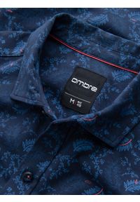 Ombre Clothing - Męska koszula bawełniana z motywem roślinnym – granatowa V1. Okazja: na co dzień. Kolor: niebieski. Materiał: bawełna. Wzór: gładki, kolorowy, nadruk, haft. Styl: klasyczny, casual, elegancki