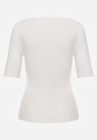 Born2be - Biały Wiskozowy T-shirt o Dopasowanym Kroju z Dekoltem w Łódkę Idahphaeia. Okazja: na co dzień, na spotkanie biznesowe, do pracy. Kolor: biały. Materiał: wiskoza. Wzór: aplikacja. Styl: biznesowy, casual, klasyczny #5
