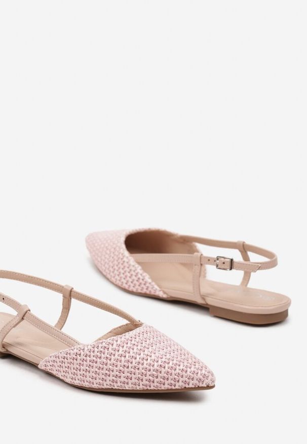 Born2be - Różowe Sandały z Noskiem w Szpic z Plecionki w Stylu Boho Delamitia. Okazja: na co dzień. Nosek buta: szpiczasty. Zapięcie: pasek. Kolor: różowy. Sezon: lato. Obcas: na obcasie. Styl: boho