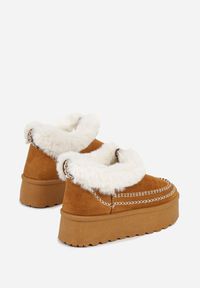 Renee - Brązowe Śniegowce na Platformie Ozdobione Futerkiem i Przeszyciami Linerva. Okazja: na co dzień. Kolor: brązowy. Materiał: futro. Wzór: aplikacja. Obcas: na platformie. Styl: casual #3