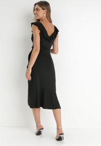 Born2be - Czarna Sukienka Harmothee. Okazja: na imprezę. Kolor: czarny. Materiał: wiskoza, tkanina. Długość rękawa: bez rękawów. Wzór: aplikacja, jednolity, gładki. Typ sukienki: kopertowe. Styl: wizytowy. Długość: mini #4